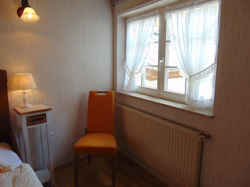 Ferienwohnung Bergblick /Moseltal Burgen  Exterior foto